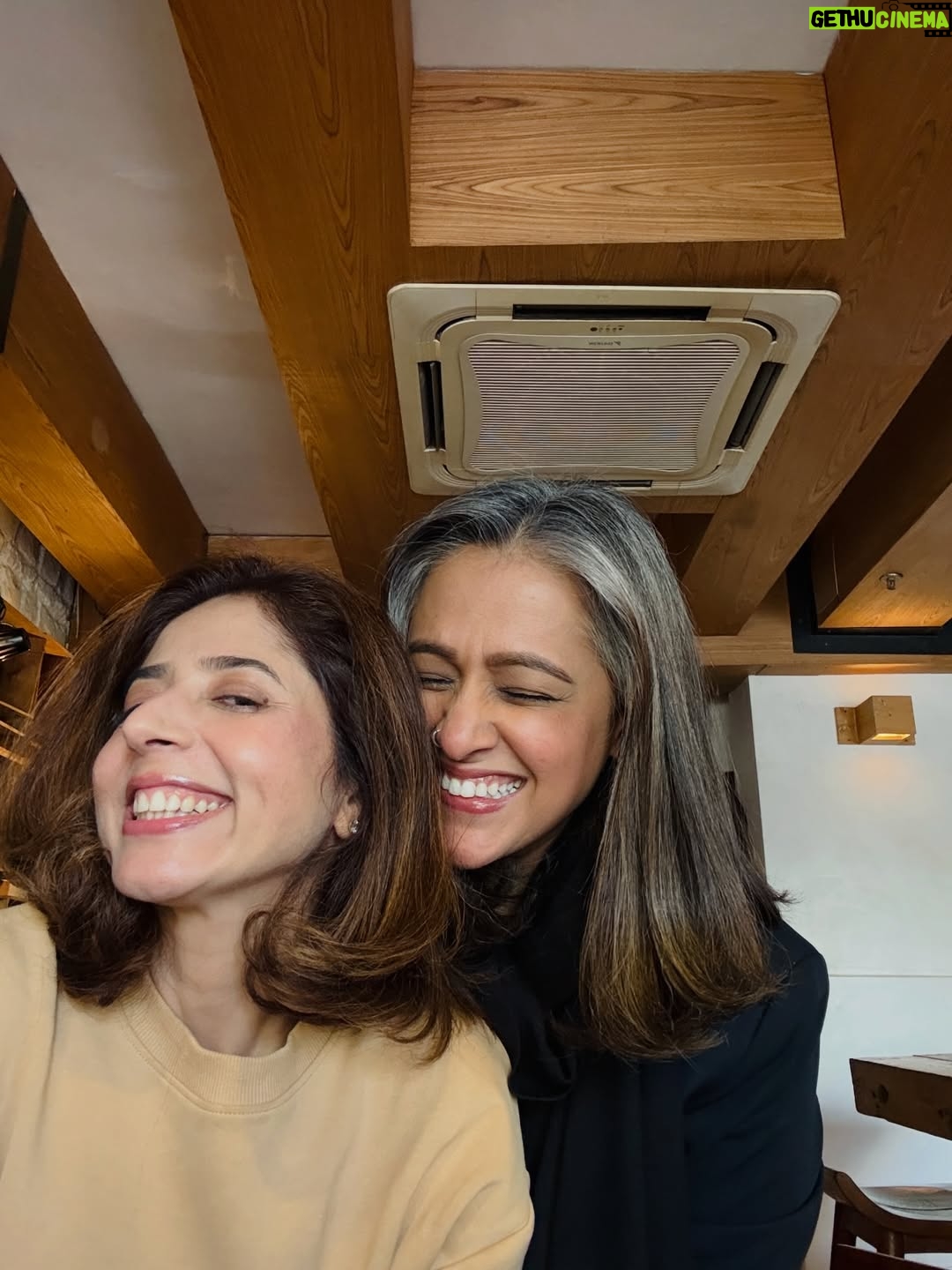 aiana jain - 4.6K Likes - Delhi meri jaan ♥️
An impromptu trip to Delhi was what the Dr ordered . Attended a friend’s 50th Birthday party , caught up with @ishitasudhayashvi in her natural habitat , shopping for interiors this time for her new restaurant @plusnineone_ which is opening soonest and knowing madam it will be good food both for the eyes and the palate , had a great time , we both grabbed a coffee shot for the long day ahead , goofed around taking pictures (which was so much fun ) and promise to meet more often later I set to meet mere do pyare dost actually make it 3 , @tapushi jo dikhti hai sweet type ki but hai poori warrior type i am so so proud of this girl  besides being beaut beautiful inside out ♥️ and @daizytanwar who tells stories like no one else with her tadka and so much much fun and 3rd one , we just made him take the pictures I came back to realise that all I did was @nisharahmed_ iska number de do uska de and humari photo le lo please …. Of course I went to favourite Khan Market and checked out @poojarc ‘s @shopnimai which has the most exquisite curation of jewellery like for real , you can thank me for the recommendation later !
PS :  I couldn’t get enough of how beautiful moon was !!
I hardly have winter clothes so I made a quick trip to my favourite store bought the most gorgeous pIr of pants that I wore everywhere I went there . Let me know if you’d like details .
.
.
.
.
#aianaj #aianajindelhi #delhidia, aianajloves , aianjstyles