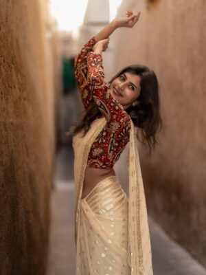 dharshini sudhakar Instagram - All my favourites ♥️🧿
📸 @pixelin.ae 

[ Saree, Photoshoot, Sun-kissed, Fyp ]

#tamil #uae #fyp #saree #selflove #sunkissed #viral