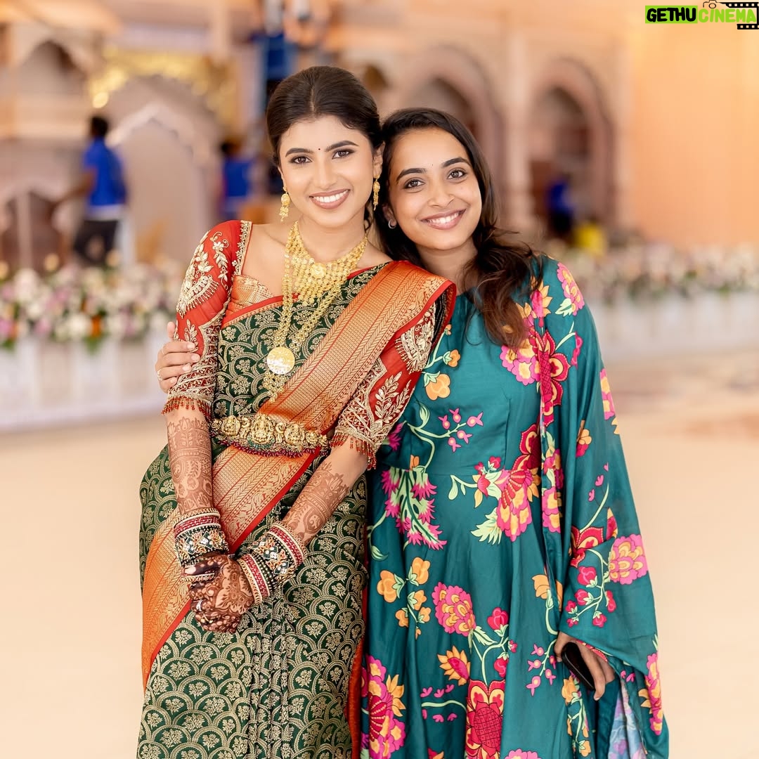 dharshini sudhakar - 34.3K Likes - Glimpse of our engagement look❤️🙈
📸 @beyondinfinitymedia 
Mua @subtlebridalmakeup 
Purple saree @prakash_silks_and_sarees 
Green saree - Sree Devi Coimbatore 
Bangles @banglesofkraftiverse 
Mehendi @san_mehendi_nails_artistry
Blouse @yanni_sofias_the_designer