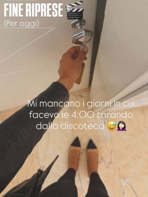 eleonora d'alessandro Instagram - Immagini random per Ripercorrere con voi questi 10 giorni di lavoro ad #Ischia 🎬
•
Non voglio focalizzarmi sul film internazionale che ho girato, anche se è stato senza dubbio il set più improntante all’interno del quale ho avuto la fortuna di lavorare in questi 13 anni di carriera. Ma piuttosto voglio condividere con voi il significato di questa esperienza per me: questo incarico è stato la risposta a ogni mio desiderio espresso tramite la legge di attrazione negli ultimi mesi, che come vi avevo accennato non sono stati proprio una passeggiata… questo incarico è stata la risposta ad un bisogno viscerale, una cura al mio dolore silenzioso, una botta alla mia autostima, una luce in fondo ad una strada in cui mi ero persa. Nel mio ultimo giorno qui, realizzo che mi sento così felice e grata da non riuscire a trattenere più le emozioni🥹… semplicemente GRAZIE a chi mi ha creduto in me e mi ha dato l’opportunità di vivere un sogno ad occhi aperti, e grazie alle persone meravigliose che ho avuto la fortuna di conoscere in questi giorni e che hanno reso questa esperienza indimenticabile. Porto nel cuore ogni singolo ricordo, ogni singolo abbraccio, ogni singola parola ascoltata, ogni singolo gesto condiviso. SONO FORTUNATA ED INFINITAMENTE GRATA ALLA VITA perché ho capito che è vero che non sempre nel nostro percorso ciò che diamo è uguale a ciò che riceviamo… Ma se diamo ciò che siamo, al mondo, incondizionatamente, un giorno la vita ci restituirà ciò che meritiamo.❤️
•
#GRATEFUL #onset 🎬🙏