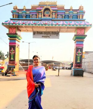 kruttika ravindra Instagram - ಉಧೋ ಉಧೋ ಶ್ರೀ ರೇಣುಕಾ ಯಲ್ಲಮ್ಮ 🙏🙏❤️❤️
Blessed 😇 
•
#instagram #travel #yellamma #temple #life