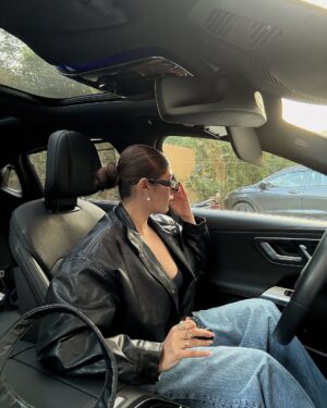 soundarya thakur Instagram - She’s focusing on her 🖤 >>>>

Outfit @zara 
Sliders - @dior 
Glasses - @balenciaga 
Earrings - @chanelofficial 
Bag -  @ysl 
Car - @mercedesbenz E450

#mercedesbenz #mercedes #E450 #luxuryride #ootd #delhiwinters #leatherjacket #urbanfashion #chicvibes  #octoberevenings #citydrive #goldenhour #sunset #soundaryathakur #formocloset