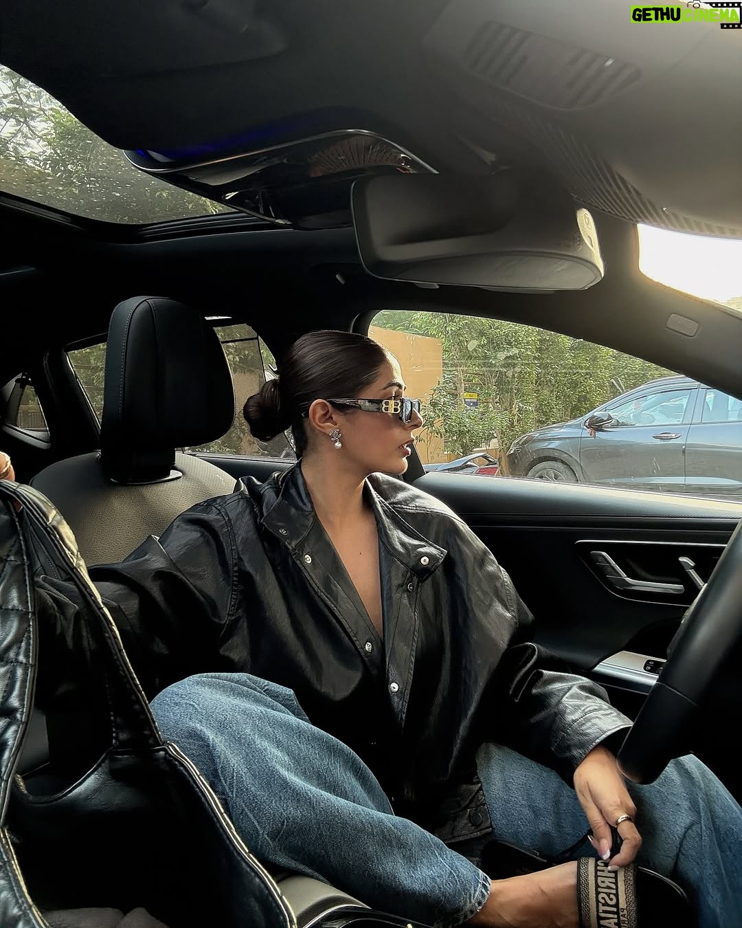 soundarya thakur - 11.5K Likes - She’s focusing on her 🖤 >>>>

Outfit @zara 
Sliders - @dior 
Glasses - @balenciaga 
Earrings - @chanelofficial 
Bag -  @ysl 
Car - @mercedesbenz E450

#mercedesbenz #mercedes #E450 #luxuryride #ootd #delhiwinters #leatherjacket #urbanfashion #chicvibes  #octoberevenings #citydrive #goldenhour #sunset #soundaryathakur #formocloset