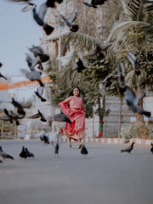 Aaradhya Chandra Instagram - Happy Makar Sankranti to all š¾āØ
May this harvest festival fill your life with joy, positivity, and new beginnings. Wishing you prosperity, peace, and endless happiness.
šø Photography by @photoholic__photography
Inframe @aaradhya.n.chandra
#makarsankranti #happysankranti #festivalvibes #harvestfestival #indianfestivals