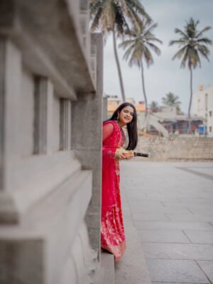 Aaradhya Chandra Instagram - Happy Makar Sankranti to all š¾āØ
May this harvest festival fill your life with joy, positivity, and new beginnings. Wishing you prosperity, peace, and endless happiness.
šø Photography by @photoholic__photography
Inframe @aaradhya.n.chandra
#makarsankranti #happysankranti #festivalvibes #harvestfestival #indianfestivals