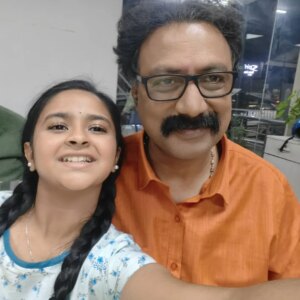 Aaradhya Chandra Instagram - Suchendra Prasad uncle 🤍🤗
Had a great time working with you.. 

#aaradhyanchandra #childartist
#workmode #actors #goodvibes