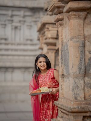 Aaradhya Chandra Instagram - Happy Makar Sankranti to all š¾āØ
May this harvest festival fill your life with joy, positivity, and new beginnings. Wishing you prosperity, peace, and endless happiness.
šø Photography by @photoholic__photography
Inframe @aaradhya.n.chandra
#makarsankranti #happysankranti #festivalvibes #harvestfestival #indianfestivals