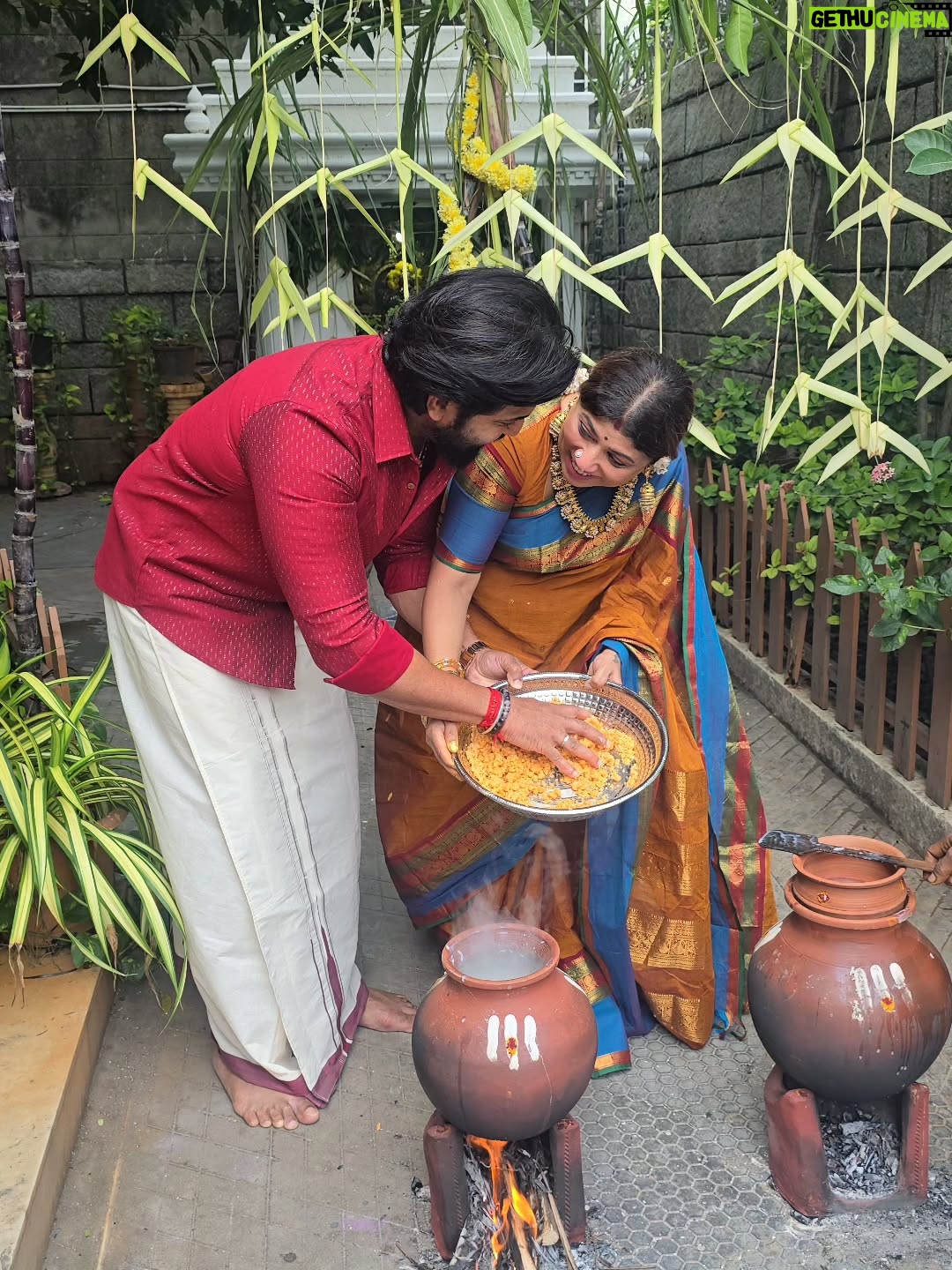 Aarthi Mohan - 6.1K Likes - சகல செல்வங்களும் நிறைந்து பெருகி, தைத்திருநாள் ஆன இன்று, உங்கள் அனைவரது இல்லங்களிலும் மகிழ்ச்சி பொங்கட்டும் செல்வங்கள் நிறையட்டும் ✨️ 

பொங்கலோ பொங்கல்.. பொங்கலோ பொங்கல்!!! 

May this festival of Pongal convey the gratitude, celebrate prosperity and unity ✨️ 
.
.
.
#pongal2026 #harvestfestival #tamilculture #togetherasfamily #roots