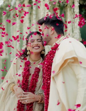 Aashna Hegde Instagram - when two states meet, you get to have two weddings!

We wanted our families & friends to experience both of our cultures so we started our day early morning, with the South Indian wedding & it was PERFECT! 🤍

Aashna’s Saree: Custom @jigarmaliofficial 
Jewels: @sonisapphire
Heels: @aprajitatoorofficial
Styled by: @dollaypop 
Asst: @naishasinghvi 
Makeup, Hair & Draping: @shradhaluthra 
Photography: @fourfoldpictures 
Planner: @ferriswheeldiaries 
Decor Design & Execution: @dbspaces
Bar Experience: @delicocktailhouse
