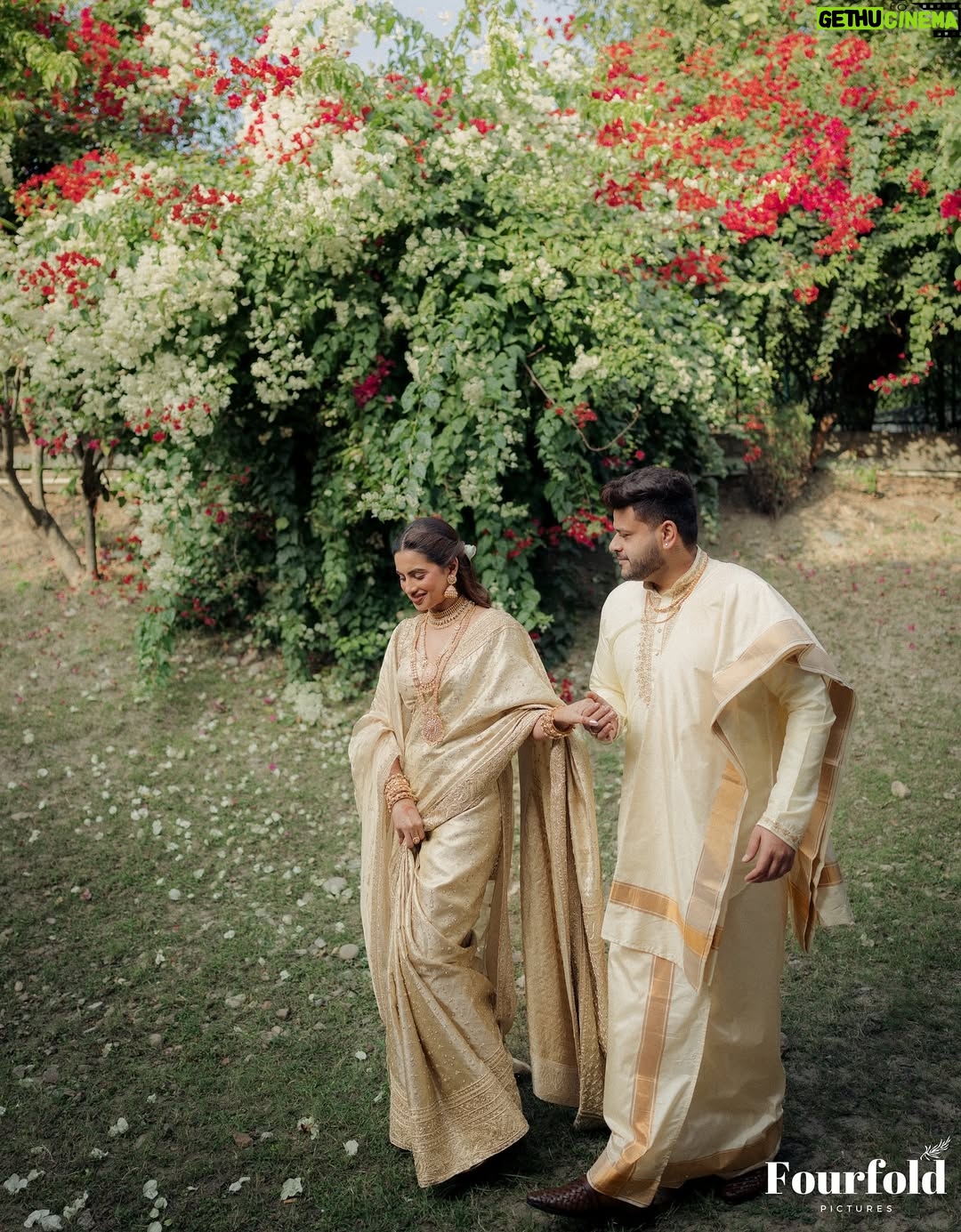 Aashna Hegde - 833.8K Likes - when two states meet, you get to have two weddings!

We wanted our families & friends to experience both of our cultures so we started our day early morning, with the South Indian wedding & it was PERFECT! 🤍

Aashna’s Saree: Custom @jigarmaliofficial 
Jewels: @sonisapphire
Heels: @aprajitatoorofficial
Styled by: @dollaypop 
Asst: @naishasinghvi 
Makeup, Hair & Draping: @shradhaluthra 
Photography: @fourfoldpictures 
Planner: @ferriswheeldiaries 
Decor Design & Execution: @dbspaces
Bar Experience: @delicocktailhouse