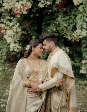 Aashna Hegde Instagram - when two states meet, you get to have two weddings!

We wanted our families & friends to experience both of our cultures so we started our day early morning, with the South Indian wedding & it was PERFECT! 🤍

Aashna’s Saree: Custom @jigarmaliofficial 
Jewels: @sonisapphire
Heels: @aprajitatoorofficial
Styled by: @dollaypop 
Asst: @naishasinghvi 
Makeup, Hair & Draping: @shradhaluthra 
Photography: @fourfoldpictures 
Planner: @ferriswheeldiaries 
Decor Design & Execution: @dbspaces
Bar Experience: @delicocktailhouse