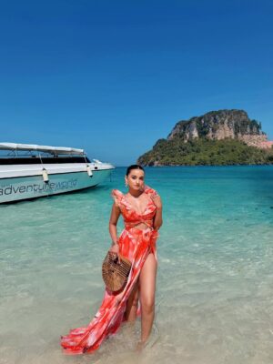 Aayushi Sharma Instagram - The kind of place that stays with you 🏝️🥥🌊🛳️🏖️☀️