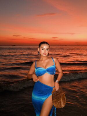 Aayushi Sharma Instagram - A sunset you don’t scroll past 🌅
