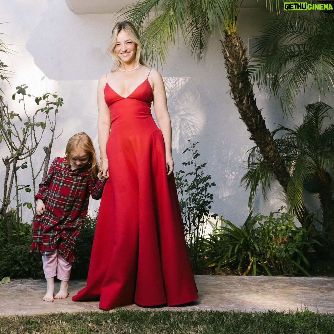 Abby Elliott - 3.8K Likes - A truly magical evening✨ @goldenglobes 
Thank you for your wizardry
@tabitharsanchez 
@barbdoeshair 
@dendoll 

Photos by @parismumpower ✨❤️