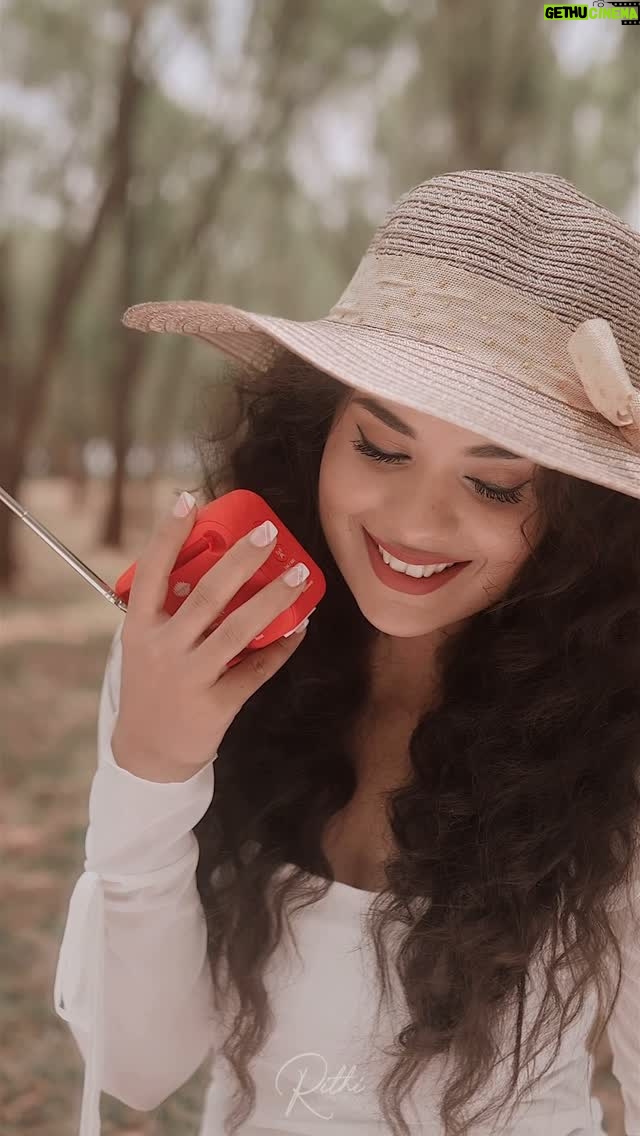 Abhijna Vishwanath - 227.7K Likes - I love u love u dearrr❤️

Makeup- self👸
Vc Pc - @ashokthungaphotography 
Vc pc - @rithi__photography 
Hairstyle - @hairstyle_by_shashi