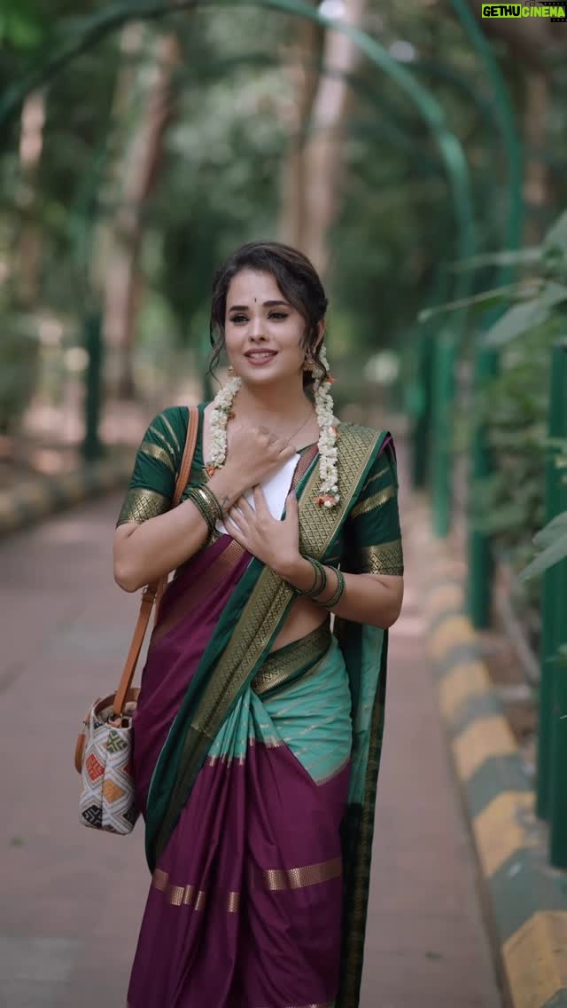 Abhijna Vishwanath - 30.8K Likes - Yelappa edhya..🥲 begaa barooo😅❤️

Saree- @raadhesiri_sarees