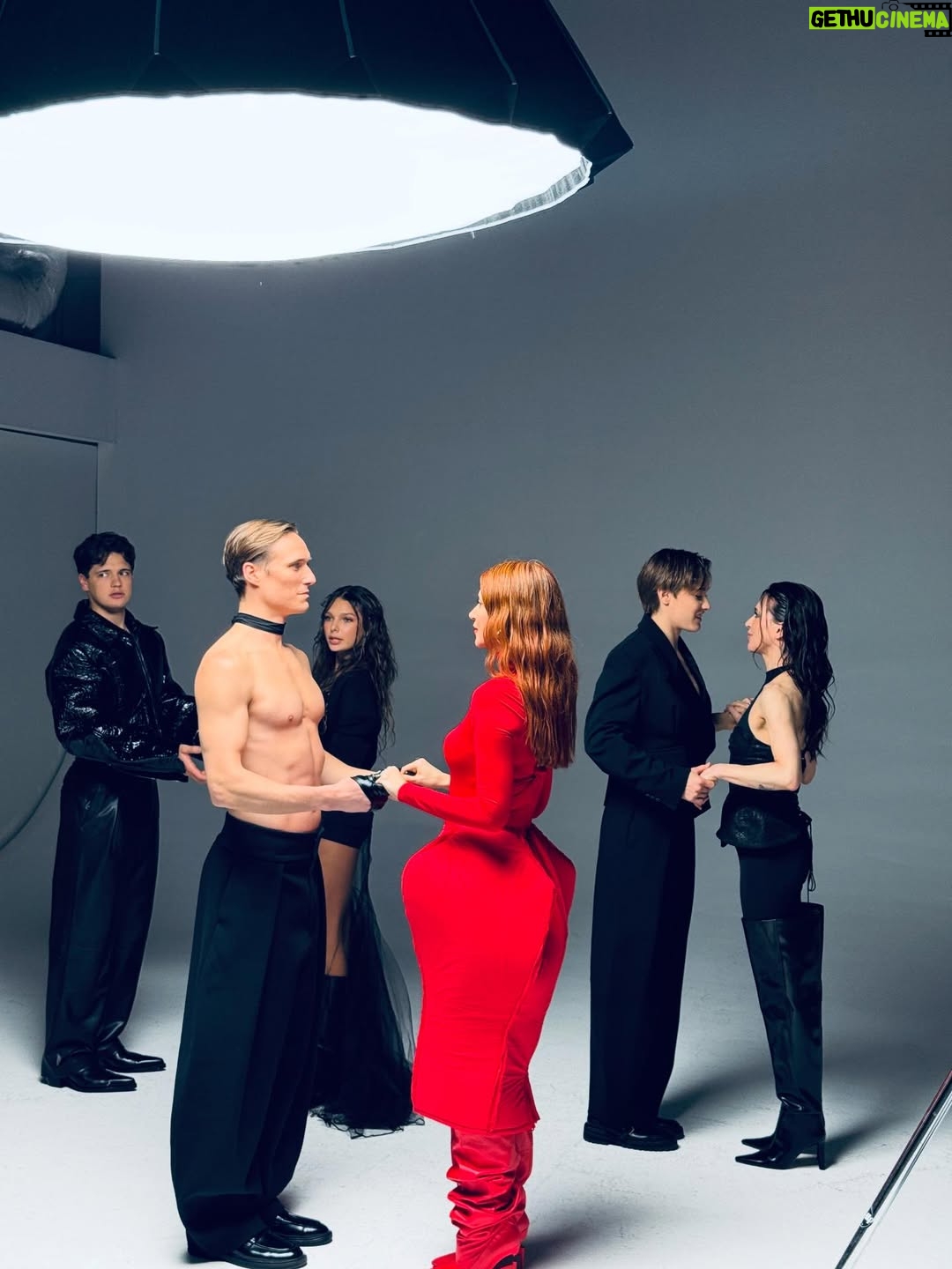 Ada Fijał - 3 Likes - To będzie coś super tak czuję ❤️‍🔥❤️‍🔥❤️‍🔥
Wdzięczność za najlepszy czas i najlepszych ludzi!
#backstage