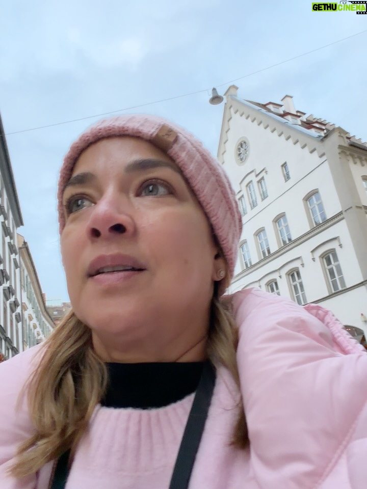 Adamari López - 62.9K Likes - Día 1 de viaje por #Alemania deslicen para que conozcan con nosotras 💕 ¿qué les gustaría ver del viaje?
