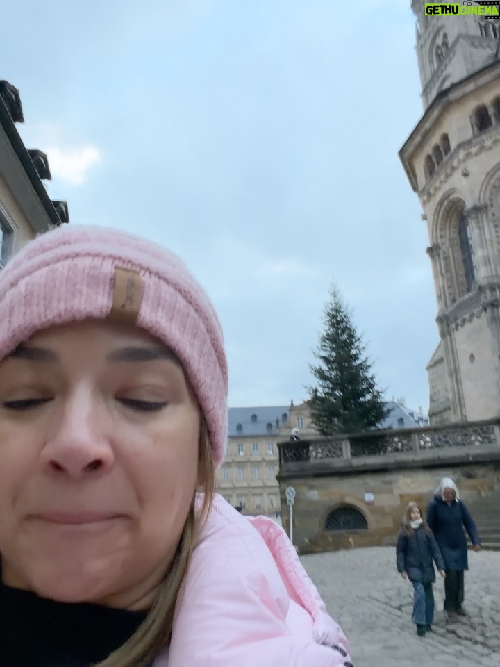 Adamari López - 62.9K Likes - Día 1 de viaje por #Alemania deslicen para que conozcan con nosotras 💕 ¿qué les gustaría ver del viaje?