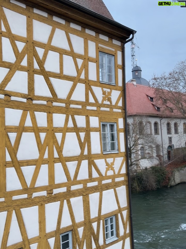 Adamari López - 62.9K Likes - Día 1 de viaje por #Alemania deslicen para que conozcan con nosotras 💕 ¿qué les gustaría ver del viaje?