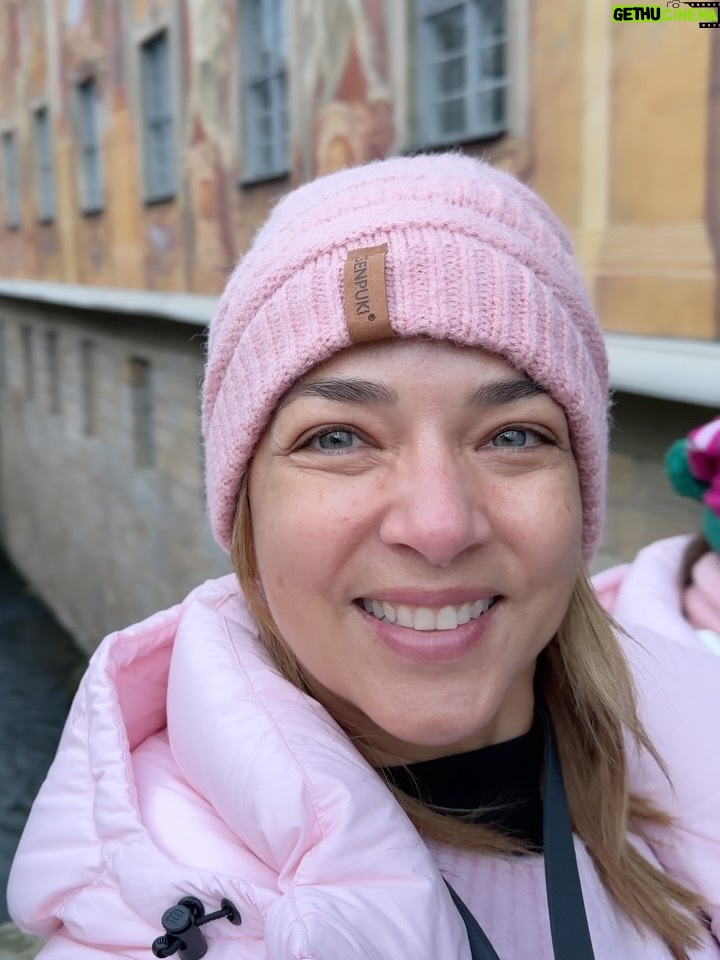 Adamari López - 62.9K Likes - Día 1 de viaje por #Alemania deslicen para que conozcan con nosotras 💕 ¿qué les gustaría ver del viaje?