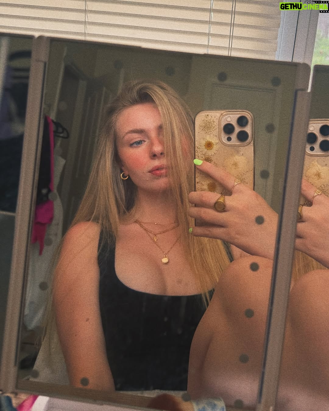 Addy Miller - 1.4K Likes - hey what’s up hello