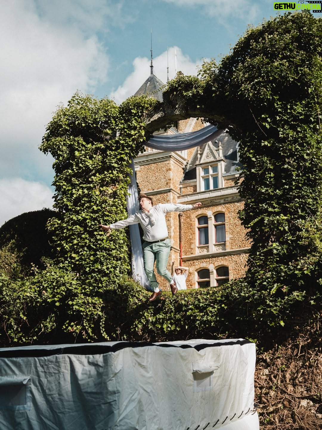 Adeline Chetail - 117.2K Likes - Dump de mariage 💍

Merci à tout ceux qui nous ont accompagné durant cet événement exceptionnel et magique 🫶🏻

Le magnifique buffet c’est @tableauxparis 
Les cosplayers que vous voyez sont @cinderys_art / @hyliana_cosplay / @bahamutcosplay / @billy.the.kiss 
 
Encore merci infiniment à vous tous pour l’amour que vous nous avez envoyé, on a été tellement ému de voir à quel point vous vous sentiez concerné, finalement notre mariage a eu beaucoup plus d’invités que prévu, car d’une certaine manière, vous étiez la vous aussi ❤️

Photographe : @mondo__wedding