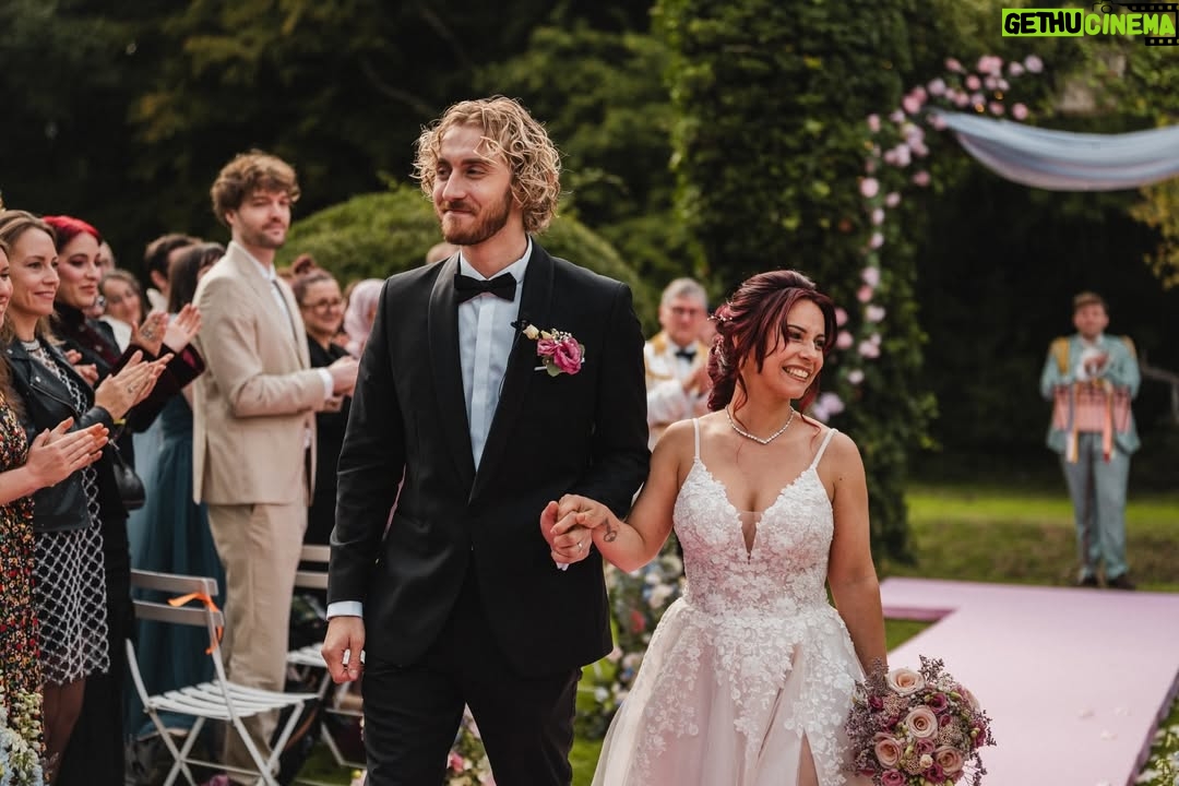 Adeline Chetail - 117.2K Likes - Dump de mariage 💍

Merci à tout ceux qui nous ont accompagné durant cet événement exceptionnel et magique 🫶🏻

Le magnifique buffet c’est @tableauxparis 
Les cosplayers que vous voyez sont @cinderys_art / @hyliana_cosplay / @bahamutcosplay / @billy.the.kiss 
 
Encore merci infiniment à vous tous pour l’amour que vous nous avez envoyé, on a été tellement ému de voir à quel point vous vous sentiez concerné, finalement notre mariage a eu beaucoup plus d’invités que prévu, car d’une certaine manière, vous étiez la vous aussi ❤️

Photographe : @mondo__wedding