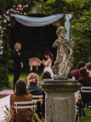 Adeline Chetail Instagram - Dump de mariage 💍

Merci à tout ceux qui nous ont accompagné durant cet événement exceptionnel et magique 🫶🏻

Le magnifique buffet c’est @tableauxparis 
Les cosplayers que vous voyez sont @cinderys_art / @hyliana_cosplay / @bahamutcosplay / @billy.the.kiss 
 
Encore merci infiniment à vous tous pour l’amour que vous nous avez envoyé, on a été tellement ému de voir à quel point vous vous sentiez concerné, finalement notre mariage a eu beaucoup plus d’invités que prévu, car d’une certaine manière, vous étiez la vous aussi ❤️

Photographe : @mondo__wedding