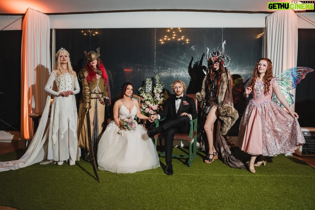 Adeline Chetail - 117.2K Likes - Dump de mariage 💍

Merci à tout ceux qui nous ont accompagné durant cet événement exceptionnel et magique 🫶🏻

Le magnifique buffet c’est @tableauxparis 
Les cosplayers que vous voyez sont @cinderys_art / @hyliana_cosplay / @bahamutcosplay / @billy.the.kiss 
 
Encore merci infiniment à vous tous pour l’amour que vous nous avez envoyé, on a été tellement ému de voir à quel point vous vous sentiez concerné, finalement notre mariage a eu beaucoup plus d’invités que prévu, car d’une certaine manière, vous étiez la vous aussi ❤️

Photographe : @mondo__wedding