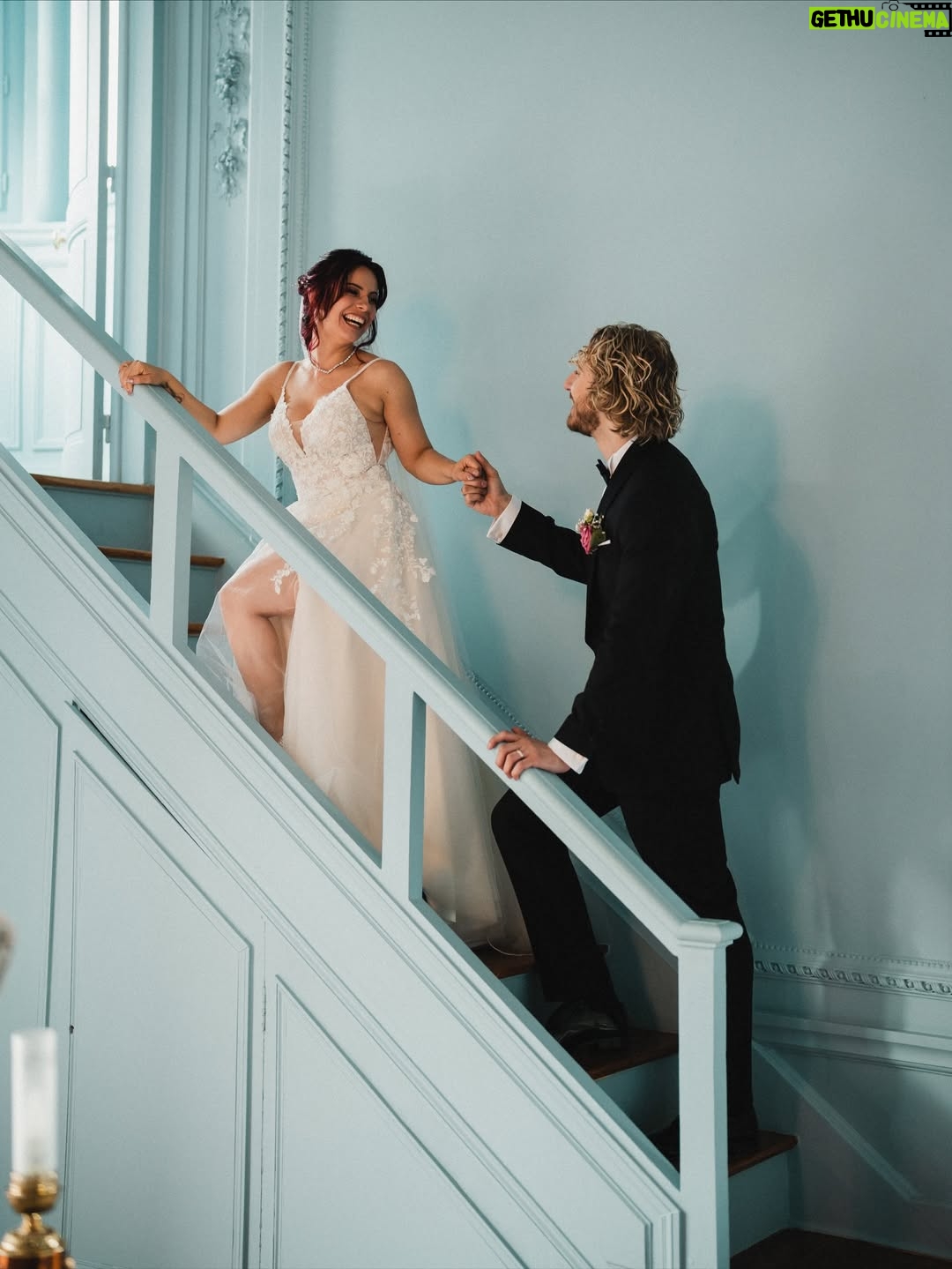 Adeline Chetail - 262.5K Likes - Le jour le plus important de notre vie ❤️..

Photos : @mondo__wedding