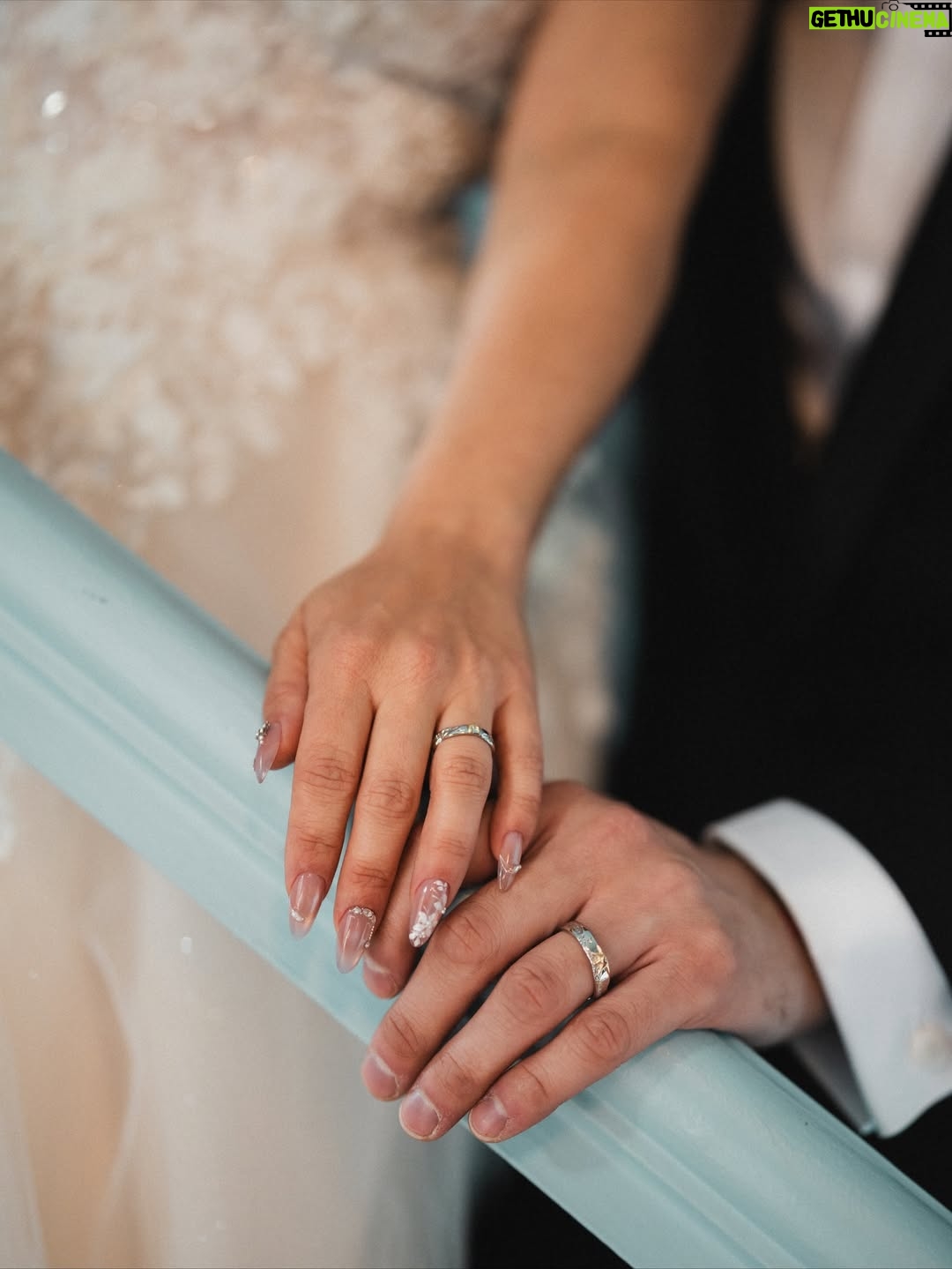 Adeline Chetail - 262.5K Likes - Le jour le plus important de notre vie ❤️..

Photos : @mondo__wedding