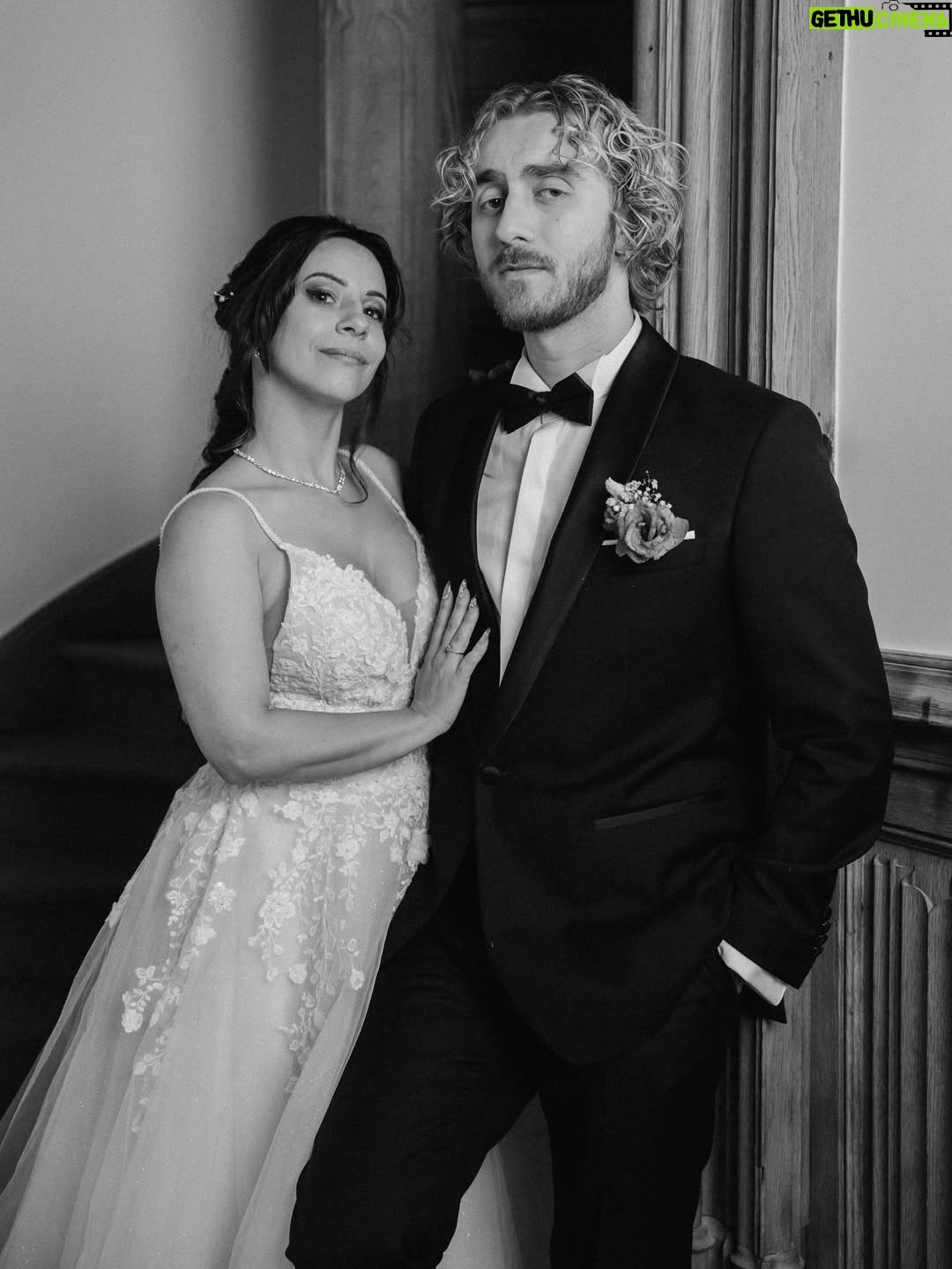 Adeline Chetail - 262.5K Likes - Le jour le plus important de notre vie ❤️..

Photos : @mondo__wedding