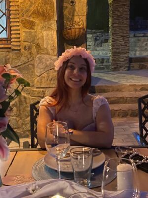 Adeline Chetail Instagram - Mon EVJF en Espagne ! 💃🏻 

J’ai invité 10 femmes de ma vie à voyager, boire, manger et rire avec moi dans une ville qui me tenait à cœur, Valencia. 

La villa Cinderella : une belle introduction pour mon mariage de conte de fées ✨

Il nous est arrivé tellement de péripéties ! Un jour je vous raconterais 🫣

Rendez-vous le 23 Novembre sur la chaîne de Sora pour la vidéo de notre mariage !