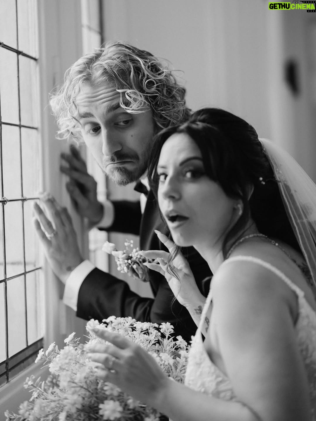 Adeline Chetail - 117.2K Likes - Dump de mariage 💍

Merci à tout ceux qui nous ont accompagné durant cet événement exceptionnel et magique 🫶🏻

Le magnifique buffet c’est @tableauxparis 
Les cosplayers que vous voyez sont @cinderys_art / @hyliana_cosplay / @bahamutcosplay / @billy.the.kiss 
 
Encore merci infiniment à vous tous pour l’amour que vous nous avez envoyé, on a été tellement ému de voir à quel point vous vous sentiez concerné, finalement notre mariage a eu beaucoup plus d’invités que prévu, car d’une certaine manière, vous étiez la vous aussi ❤️

Photographe : @mondo__wedding