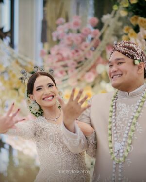 Adila Fitri Instagram - From the wedding @adilafitri & @fuzzism

In the quiet certainty of this day, my heart knew exactly where it belonged🤎

Thanks to:
Photo & Videography: @thepotomoto
Wedding Organizer: @chandaniweddings
Venue & Catering: @thetribrata
Bride’s MUA, Headpiece & Hair Do Akad: @adliacornain @beblooms.wedding
Bride’s MUA, Headpiece & Hair Do Reception: @adliacornain @zainalsongketofficial
Bride’s & Groom’s Attire, Headpiece & Shoes: @beblooms.wedding @zainalsongketofficial
Bride’s & Groom’s Family Attire: @beblooms.wedding @zainalsongketofficial @anggunbusana
Bride’s & Groom’s Mother MUA, Hair Do & Hijab Do: @intanchairat @yayihanoum @hasiltangananggun 
Bride’s & Groom’s Family MUA, Hair Do & Hijab Do: @andaws @beautybyyusti
Decoration: @artsydesign_
Seserahan, Ring Box & Mahar: @by.corase
Sound System & Entertainment: @redvelvetentertainment
Traditional Ceremony: @zainalsongketofficial
MC: @henferd
Photobooth: @carephotobooth
Registration Usher: @my_usher
Lighting: @l8think
LED: @dvisualrentalmultimedia
Invitation & Digital Invitation: @pentone.id @viding.co
Souvenir: @balizen @harumsemerbakalam 
Valet Parking: @kingvaletservice

@thebridedept @thebridestory @weddingku

Be the first to shine!
THEPOTOMOTO Delivering a BETTER WEDDING Experience!

@thepotomoto
@thepotomoto
@thepotomoto

Inquiries:
☎  6281299111980 |  6281315377979
💌 support@thepotomoto.com

#weddingphotography #foreverandalways #weddingphotographyjakarta