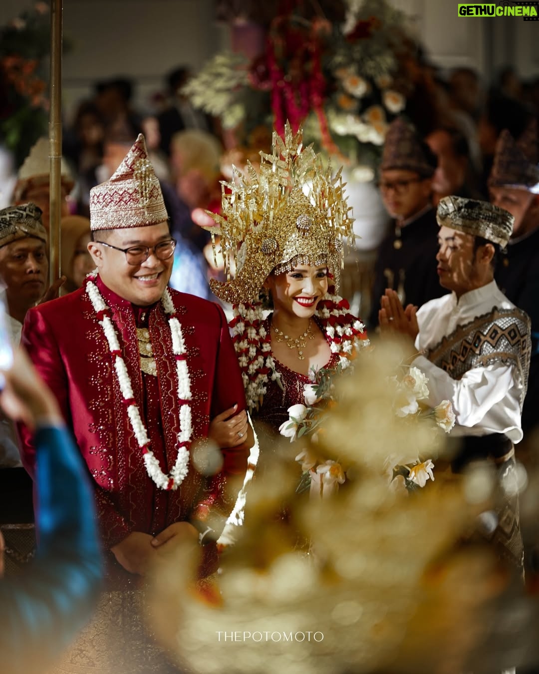 Adila Fitri - 812 Likes - From the wedding @adilafitri & @fuzzism

In the quiet certainty of this day, my heart knew exactly where it belonged🤎

Thanks to:
Photo & Videography: @thepotomoto
Wedding Organizer: @chandaniweddings
Venue & Catering: @thetribrata
Bride’s MUA, Headpiece & Hair Do Akad: @adliacornain @beblooms.wedding
Bride’s MUA, Headpiece & Hair Do Reception: @adliacornain @zainalsongketofficial
Bride’s & Groom’s Attire, Headpiece & Shoes: @beblooms.wedding @zainalsongketofficial
Bride’s & Groom’s Family Attire: @beblooms.wedding @zainalsongketofficial @anggunbusana
Bride’s & Groom’s Mother MUA, Hair Do & Hijab Do: @intanchairat @yayihanoum @hasiltangananggun 
Bride’s & Groom’s Family MUA, Hair Do & Hijab Do: @andaws @beautybyyusti
Decoration: @artsydesign_
Seserahan, Ring Box & Mahar: @by.corase
Sound System & Entertainment: @redvelvetentertainment
Traditional Ceremony: @zainalsongketofficial
MC: @henferd
Photobooth: @carephotobooth
Registration Usher: @my_usher
Lighting: @l8think
LED: @dvisualrentalmultimedia
Invitation & Digital Invitation: @pentone.id @viding.co
Souvenir: @balizen @harumsemerbakalam 
Valet Parking: @kingvaletservice

@thebridedept @thebridestory @weddingku

Be the first to shine!
THEPOTOMOTO Delivering a BETTER WEDDING Experience!

@thepotomoto
@thepotomoto
@thepotomoto

Inquiries:
☎  6281299111980 |  6281315377979
💌 support@thepotomoto.com

#weddingphotography #foreverandalways #weddingphotographyjakarta