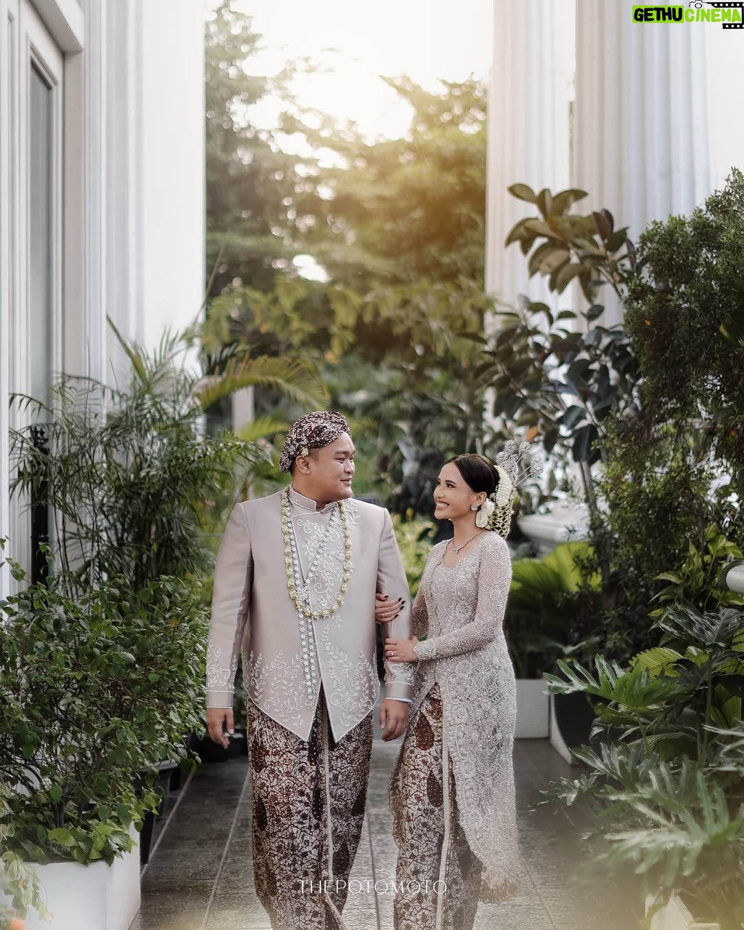 Adila Fitri - 812 Likes - From the wedding @adilafitri & @fuzzism

In the quiet certainty of this day, my heart knew exactly where it belonged🤎

Thanks to:
Photo & Videography: @thepotomoto
Wedding Organizer: @chandaniweddings
Venue & Catering: @thetribrata
Bride’s MUA, Headpiece & Hair Do Akad: @adliacornain @beblooms.wedding
Bride’s MUA, Headpiece & Hair Do Reception: @adliacornain @zainalsongketofficial
Bride’s & Groom’s Attire, Headpiece & Shoes: @beblooms.wedding @zainalsongketofficial
Bride’s & Groom’s Family Attire: @beblooms.wedding @zainalsongketofficial @anggunbusana
Bride’s & Groom’s Mother MUA, Hair Do & Hijab Do: @intanchairat @yayihanoum @hasiltangananggun 
Bride’s & Groom’s Family MUA, Hair Do & Hijab Do: @andaws @beautybyyusti
Decoration: @artsydesign_
Seserahan, Ring Box & Mahar: @by.corase
Sound System & Entertainment: @redvelvetentertainment
Traditional Ceremony: @zainalsongketofficial
MC: @henferd
Photobooth: @carephotobooth
Registration Usher: @my_usher
Lighting: @l8think
LED: @dvisualrentalmultimedia
Invitation & Digital Invitation: @pentone.id @viding.co
Souvenir: @balizen @harumsemerbakalam 
Valet Parking: @kingvaletservice

@thebridedept @thebridestory @weddingku

Be the first to shine!
THEPOTOMOTO Delivering a BETTER WEDDING Experience!

@thepotomoto
@thepotomoto
@thepotomoto

Inquiries:
☎  6281299111980 |  6281315377979
💌 support@thepotomoto.com

#weddingphotography #foreverandalways #weddingphotographyjakarta