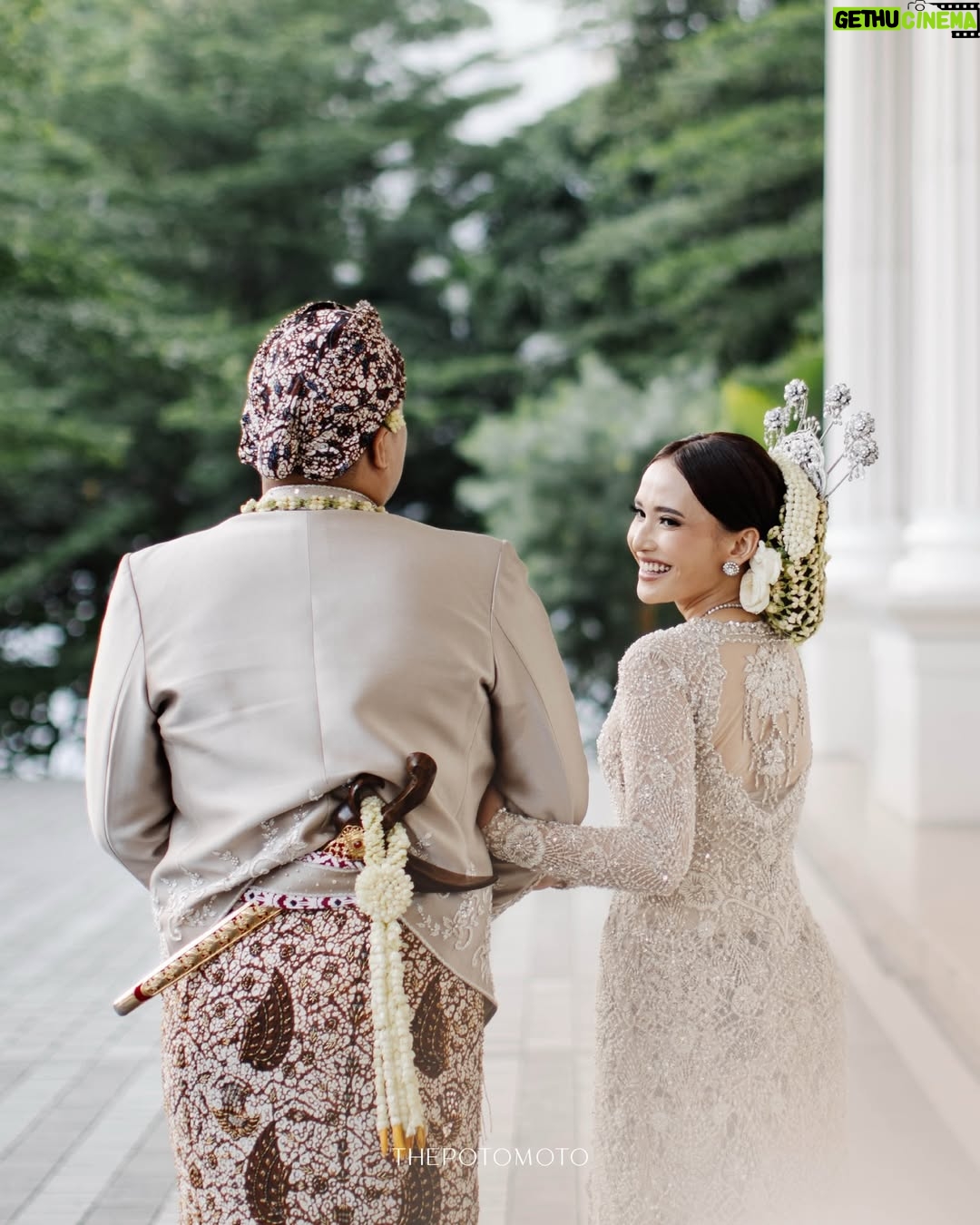 Adila Fitri - 812 Likes - From the wedding @adilafitri & @fuzzism

In the quiet certainty of this day, my heart knew exactly where it belonged🤎

Thanks to:
Photo & Videography: @thepotomoto
Wedding Organizer: @chandaniweddings
Venue & Catering: @thetribrata
Bride’s MUA, Headpiece & Hair Do Akad: @adliacornain @beblooms.wedding
Bride’s MUA, Headpiece & Hair Do Reception: @adliacornain @zainalsongketofficial
Bride’s & Groom’s Attire, Headpiece & Shoes: @beblooms.wedding @zainalsongketofficial
Bride’s & Groom’s Family Attire: @beblooms.wedding @zainalsongketofficial @anggunbusana
Bride’s & Groom’s Mother MUA, Hair Do & Hijab Do: @intanchairat @yayihanoum @hasiltangananggun 
Bride’s & Groom’s Family MUA, Hair Do & Hijab Do: @andaws @beautybyyusti
Decoration: @artsydesign_
Seserahan, Ring Box & Mahar: @by.corase
Sound System & Entertainment: @redvelvetentertainment
Traditional Ceremony: @zainalsongketofficial
MC: @henferd
Photobooth: @carephotobooth
Registration Usher: @my_usher
Lighting: @l8think
LED: @dvisualrentalmultimedia
Invitation & Digital Invitation: @pentone.id @viding.co
Souvenir: @balizen @harumsemerbakalam 
Valet Parking: @kingvaletservice

@thebridedept @thebridestory @weddingku

Be the first to shine!
THEPOTOMOTO Delivering a BETTER WEDDING Experience!

@thepotomoto
@thepotomoto
@thepotomoto

Inquiries:
☎  6281299111980 |  6281315377979
💌 support@thepotomoto.com

#weddingphotography #foreverandalways #weddingphotographyjakarta