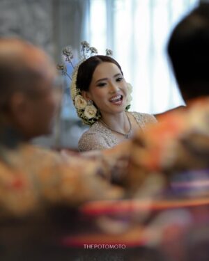 Adila Fitri Instagram - From the wedding @adilafitri & @fuzzism

In the quiet certainty of this day, my heart knew exactly where it belonged🤎

Thanks to:
Photo & Videography: @thepotomoto
Wedding Organizer: @chandaniweddings
Venue & Catering: @thetribrata
Bride’s MUA, Headpiece & Hair Do Akad: @adliacornain @beblooms.wedding
Bride’s MUA, Headpiece & Hair Do Reception: @adliacornain @zainalsongketofficial
Bride’s & Groom’s Attire, Headpiece & Shoes: @beblooms.wedding @zainalsongketofficial
Bride’s & Groom’s Family Attire: @beblooms.wedding @zainalsongketofficial @anggunbusana
Bride’s & Groom’s Mother MUA, Hair Do & Hijab Do: @intanchairat @yayihanoum @hasiltangananggun 
Bride’s & Groom’s Family MUA, Hair Do & Hijab Do: @andaws @beautybyyusti
Decoration: @artsydesign_
Seserahan, Ring Box & Mahar: @by.corase
Sound System & Entertainment: @redvelvetentertainment
Traditional Ceremony: @zainalsongketofficial
MC: @henferd
Photobooth: @carephotobooth
Registration Usher: @my_usher
Lighting: @l8think
LED: @dvisualrentalmultimedia
Invitation & Digital Invitation: @pentone.id @viding.co
Souvenir: @balizen @harumsemerbakalam 
Valet Parking: @kingvaletservice

@thebridedept @thebridestory @weddingku

Be the first to shine!
THEPOTOMOTO Delivering a BETTER WEDDING Experience!

@thepotomoto
@thepotomoto
@thepotomoto

Inquiries:
☎  6281299111980 |  6281315377979
💌 support@thepotomoto.com

#weddingphotography #foreverandalways #weddingphotographyjakarta