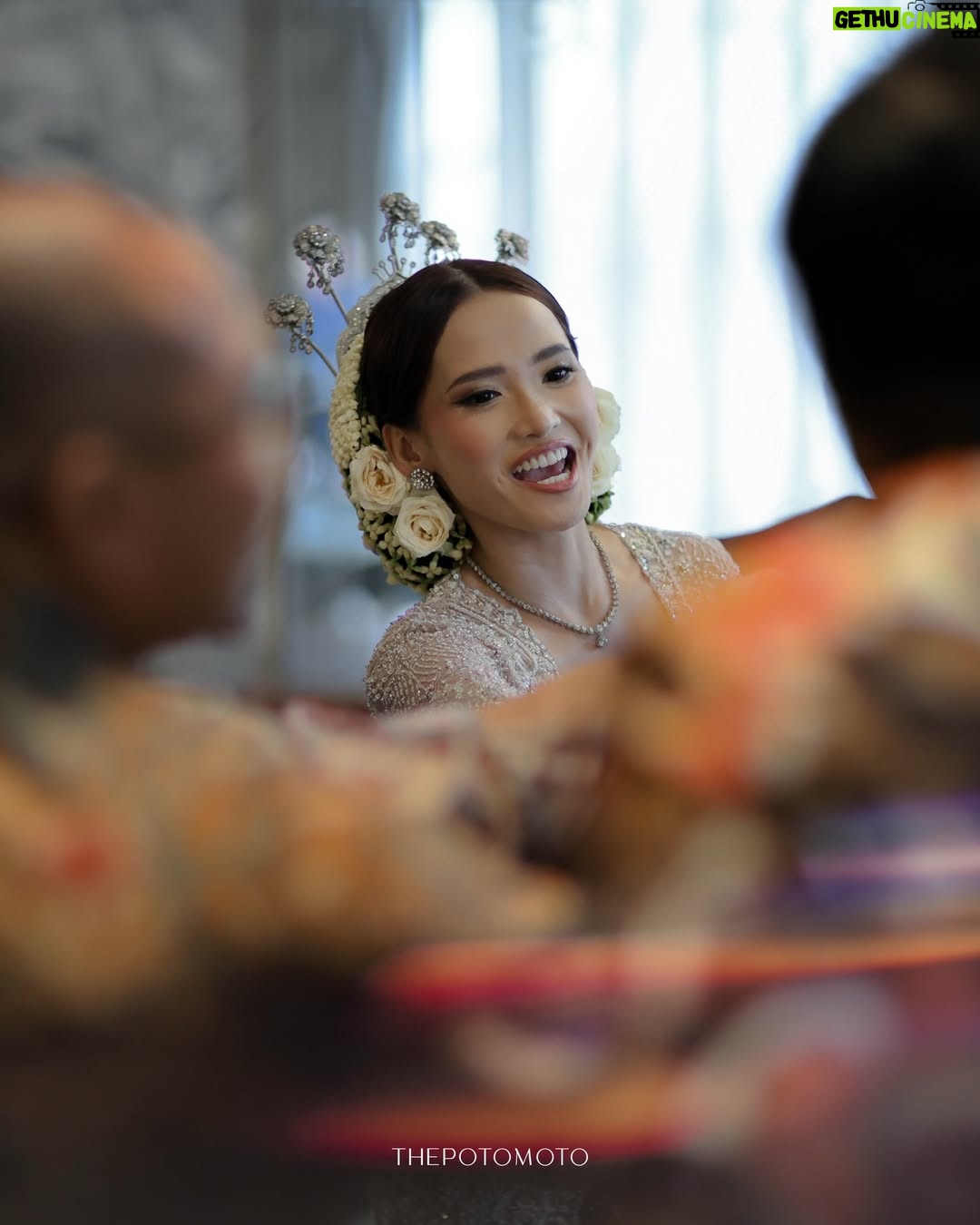 Adila Fitri - 812 Likes - From the wedding @adilafitri & @fuzzism

In the quiet certainty of this day, my heart knew exactly where it belonged🤎

Thanks to:
Photo & Videography: @thepotomoto
Wedding Organizer: @chandaniweddings
Venue & Catering: @thetribrata
Bride’s MUA, Headpiece & Hair Do Akad: @adliacornain @beblooms.wedding
Bride’s MUA, Headpiece & Hair Do Reception: @adliacornain @zainalsongketofficial
Bride’s & Groom’s Attire, Headpiece & Shoes: @beblooms.wedding @zainalsongketofficial
Bride’s & Groom’s Family Attire: @beblooms.wedding @zainalsongketofficial @anggunbusana
Bride’s & Groom’s Mother MUA, Hair Do & Hijab Do: @intanchairat @yayihanoum @hasiltangananggun 
Bride’s & Groom’s Family MUA, Hair Do & Hijab Do: @andaws @beautybyyusti
Decoration: @artsydesign_
Seserahan, Ring Box & Mahar: @by.corase
Sound System & Entertainment: @redvelvetentertainment
Traditional Ceremony: @zainalsongketofficial
MC: @henferd
Photobooth: @carephotobooth
Registration Usher: @my_usher
Lighting: @l8think
LED: @dvisualrentalmultimedia
Invitation & Digital Invitation: @pentone.id @viding.co
Souvenir: @balizen @harumsemerbakalam 
Valet Parking: @kingvaletservice

@thebridedept @thebridestory @weddingku

Be the first to shine!
THEPOTOMOTO Delivering a BETTER WEDDING Experience!

@thepotomoto
@thepotomoto
@thepotomoto

Inquiries:
☎  6281299111980 |  6281315377979
💌 support@thepotomoto.com

#weddingphotography #foreverandalways #weddingphotographyjakarta