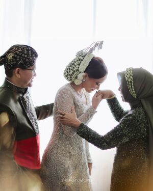 Adila Fitri Instagram - From the wedding @adilafitri & @fuzzism

A day wrapped in peace, honesty, and a love that feels deeply true✨

Thanks to:
Photo & Videography: @thepotomoto
Wedding Organizer: @chandaniweddings
Venue & Catering: @thetribrata
Bride’s MUA, Headpiece & Hair Do Akad: @adliacornain @beblooms.wedding
Bride’s MUA, Headpiece & Hair Do Reception: @adliacornain @zainalsongketofficial
Bride’s & Groom’s Attire, Headpiece & Shoes: @beblooms.wedding @zainalsongketofficial
Bride’s & Groom’s Family Attire: @beblooms.wedding @zainalsongketofficial @anggunbusana
Bride’s & Groom’s Mother MUA, Hair Do & Hijab Do: @intanchairat @yayihanoum @hasiltangananggun 
Bride’s & Groom’s Family MUA, Hair Do & Hijab Do: @andaws @beautybyyusti
Decoration: @artsydesign_
Seserahan, Ring Box & Mahar: @by.corase
Sound System & Entertainment: @redvelvetentertainment
Traditional Ceremony: @zainalsongketofficial
MC: @henferd
Photobooth: @carephotobooth
Registration Usher: @my_usher
Lighting: @l8think
LED: @dvisualrentalmultimedia
Invitation & Digital Invitation: @pentone.id @viding.co
Souvenir: @balizen @harumsemerbakalam 
Valet Parking: @kingvaletservice

@thebridedept @thebridestory @weddingku

Be the first to shine!
THEPOTOMOTO Delivering a BETTER WEDDING Experience!

@thepotomoto
@thepotomoto
@thepotomoto

Inquiries:
☎  6281299111980 |  6281315377979
💌 support@thepotomoto.com

#weddingphotography #foreverandalways #weddingphotographyjakarta