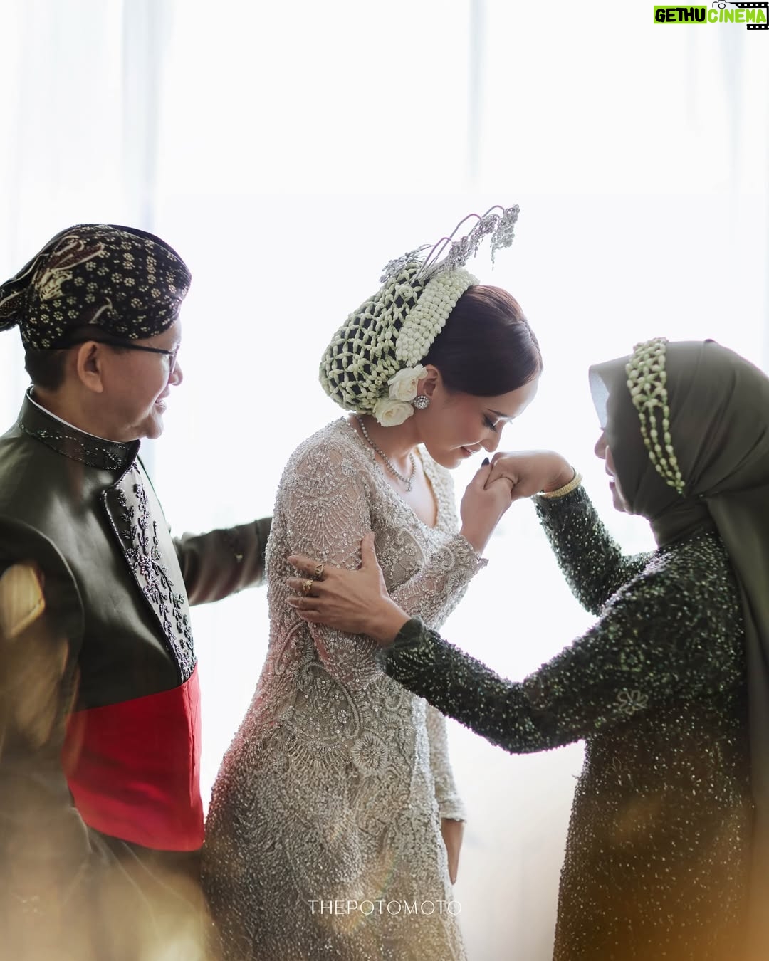 Adila Fitri - 1.8K Likes - From the wedding @adilafitri & @fuzzism

A day wrapped in peace, honesty, and a love that feels deeply true✨

Thanks to:
Photo & Videography: @thepotomoto
Wedding Organizer: @chandaniweddings
Venue & Catering: @thetribrata
Bride’s MUA, Headpiece & Hair Do Akad: @adliacornain @beblooms.wedding
Bride’s MUA, Headpiece & Hair Do Reception: @adliacornain @zainalsongketofficial
Bride’s & Groom’s Attire, Headpiece & Shoes: @beblooms.wedding @zainalsongketofficial
Bride’s & Groom’s Family Attire: @beblooms.wedding @zainalsongketofficial @anggunbusana
Bride’s & Groom’s Mother MUA, Hair Do & Hijab Do: @intanchairat @yayihanoum @hasiltangananggun 
Bride’s & Groom’s Family MUA, Hair Do & Hijab Do: @andaws @beautybyyusti
Decoration: @artsydesign_
Seserahan, Ring Box & Mahar: @by.corase
Sound System & Entertainment: @redvelvetentertainment
Traditional Ceremony: @zainalsongketofficial
MC: @henferd
Photobooth: @carephotobooth
Registration Usher: @my_usher
Lighting: @l8think
LED: @dvisualrentalmultimedia
Invitation & Digital Invitation: @pentone.id @viding.co
Souvenir: @balizen @harumsemerbakalam 
Valet Parking: @kingvaletservice

@thebridedept @thebridestory @weddingku

Be the first to shine!
THEPOTOMOTO Delivering a BETTER WEDDING Experience!

@thepotomoto
@thepotomoto
@thepotomoto

Inquiries:
☎  6281299111980 |  6281315377979
💌 support@thepotomoto.com

#weddingphotography #foreverandalways #weddingphotographyjakarta