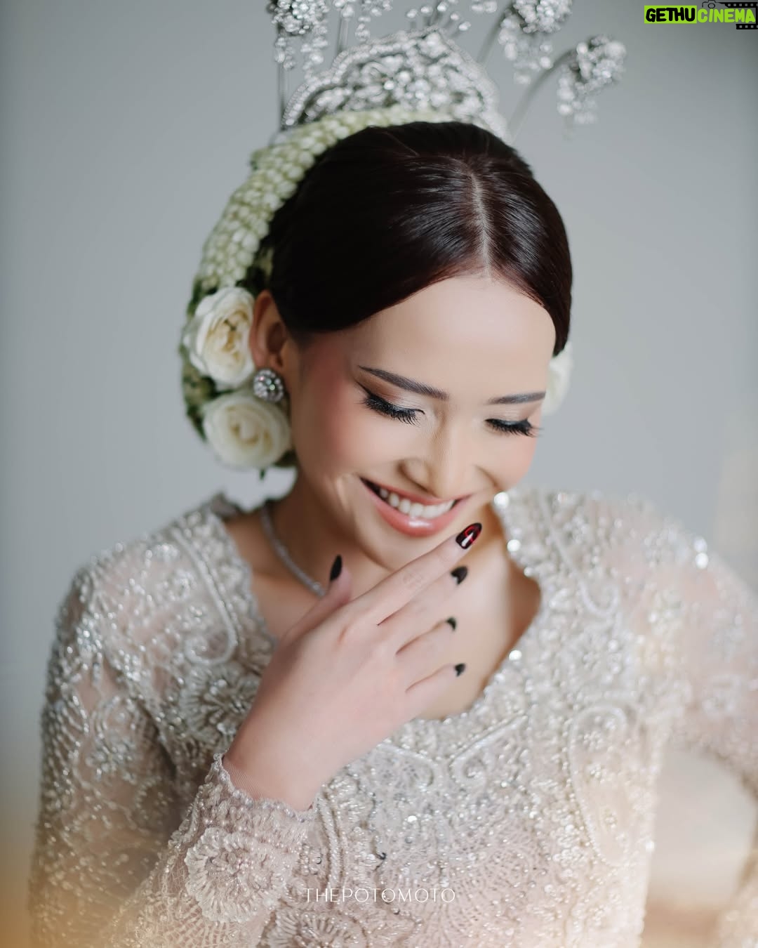 Adila Fitri - 1.8K Likes - From the wedding @adilafitri & @fuzzism

A day wrapped in peace, honesty, and a love that feels deeply true✨

Thanks to:
Photo & Videography: @thepotomoto
Wedding Organizer: @chandaniweddings
Venue & Catering: @thetribrata
Bride’s MUA, Headpiece & Hair Do Akad: @adliacornain @beblooms.wedding
Bride’s MUA, Headpiece & Hair Do Reception: @adliacornain @zainalsongketofficial
Bride’s & Groom’s Attire, Headpiece & Shoes: @beblooms.wedding @zainalsongketofficial
Bride’s & Groom’s Family Attire: @beblooms.wedding @zainalsongketofficial @anggunbusana
Bride’s & Groom’s Mother MUA, Hair Do & Hijab Do: @intanchairat @yayihanoum @hasiltangananggun 
Bride’s & Groom’s Family MUA, Hair Do & Hijab Do: @andaws @beautybyyusti
Decoration: @artsydesign_
Seserahan, Ring Box & Mahar: @by.corase
Sound System & Entertainment: @redvelvetentertainment
Traditional Ceremony: @zainalsongketofficial
MC: @henferd
Photobooth: @carephotobooth
Registration Usher: @my_usher
Lighting: @l8think
LED: @dvisualrentalmultimedia
Invitation & Digital Invitation: @pentone.id @viding.co
Souvenir: @balizen @harumsemerbakalam 
Valet Parking: @kingvaletservice

@thebridedept @thebridestory @weddingku

Be the first to shine!
THEPOTOMOTO Delivering a BETTER WEDDING Experience!

@thepotomoto
@thepotomoto
@thepotomoto

Inquiries:
☎  6281299111980 |  6281315377979
💌 support@thepotomoto.com

#weddingphotography #foreverandalways #weddingphotographyjakarta