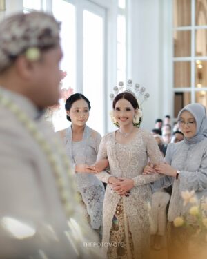 Adila Fitri Instagram - From the wedding @adilafitri & @fuzzism

A day wrapped in peace, honesty, and a love that feels deeply true✨

Thanks to:
Photo & Videography: @thepotomoto
Wedding Organizer: @chandaniweddings
Venue & Catering: @thetribrata
Bride’s MUA, Headpiece & Hair Do Akad: @adliacornain @beblooms.wedding
Bride’s MUA, Headpiece & Hair Do Reception: @adliacornain @zainalsongketofficial
Bride’s & Groom’s Attire, Headpiece & Shoes: @beblooms.wedding @zainalsongketofficial
Bride’s & Groom’s Family Attire: @beblooms.wedding @zainalsongketofficial @anggunbusana
Bride’s & Groom’s Mother MUA, Hair Do & Hijab Do: @intanchairat @yayihanoum @hasiltangananggun 
Bride’s & Groom’s Family MUA, Hair Do & Hijab Do: @andaws @beautybyyusti
Decoration: @artsydesign_
Seserahan, Ring Box & Mahar: @by.corase
Sound System & Entertainment: @redvelvetentertainment
Traditional Ceremony: @zainalsongketofficial
MC: @henferd
Photobooth: @carephotobooth
Registration Usher: @my_usher
Lighting: @l8think
LED: @dvisualrentalmultimedia
Invitation & Digital Invitation: @pentone.id @viding.co
Souvenir: @balizen @harumsemerbakalam 
Valet Parking: @kingvaletservice

@thebridedept @thebridestory @weddingku

Be the first to shine!
THEPOTOMOTO Delivering a BETTER WEDDING Experience!

@thepotomoto
@thepotomoto
@thepotomoto

Inquiries:
☎  6281299111980 |  6281315377979
💌 support@thepotomoto.com

#weddingphotography #foreverandalways #weddingphotographyjakarta