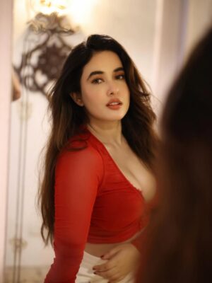 Aditi Budhathoki Instagram - ♥️🫰🏻
Shot by : @pranav.foto
Mua: @sunnyroyy_official