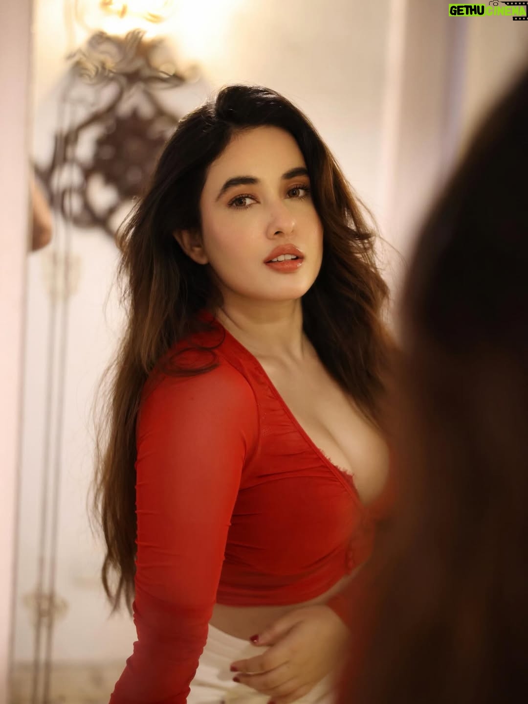 Aditi Budhathoki - 96.6K Likes - ♥️🫰🏻
Shot by : @pranav.foto 
Mua: @sunnyroyy_official