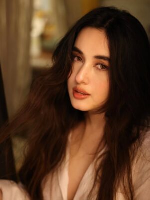 Aditi Budhathoki Instagram - 🤍🫰🏻
📸 @pranav.foto
Mua: @sunnyroyy_official