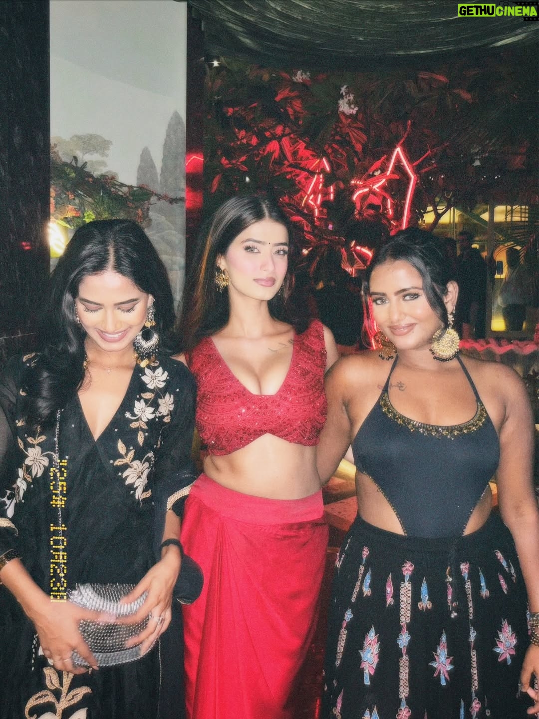 Aditi Prasad - 115.9K Likes - All My Patakaass 🧨
Wearing- @essrubypunitadua ❣️