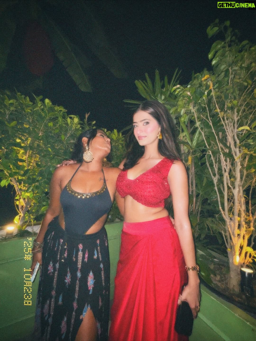 Aditi Prasad - 115.9K Likes - All My Patakaass 🧨
Wearing- @essrubypunitadua ❣️